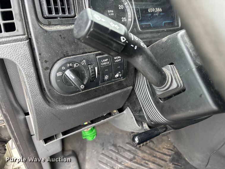 image for item YA6151 2018 International LT625 semi truck