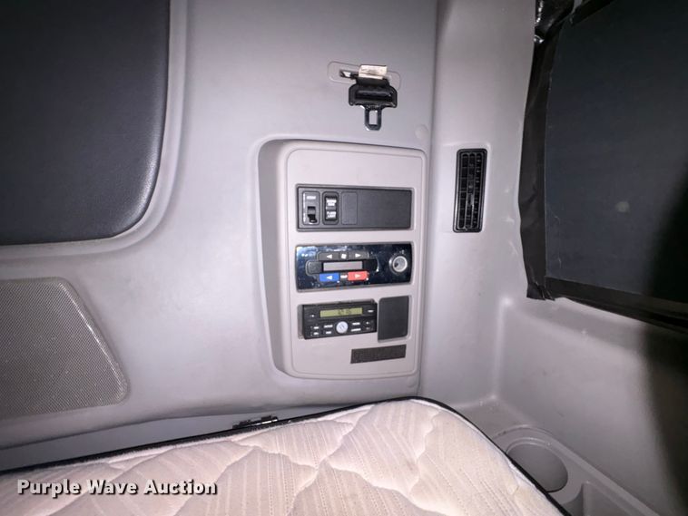 image for item YA6151 2018 International LT625 semi truck