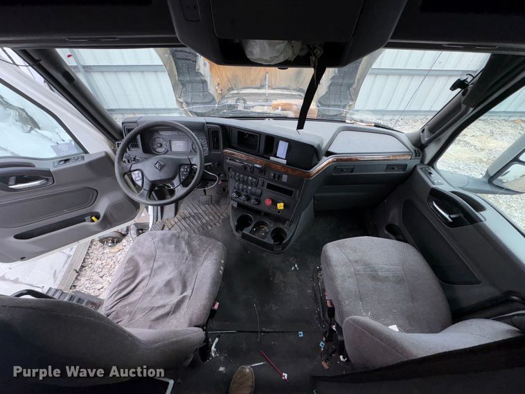 image for item YA6151 2018 International LT625 semi truck