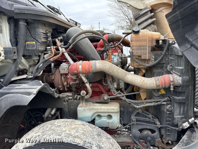 image for item YA6151 2018 International LT625 semi truck