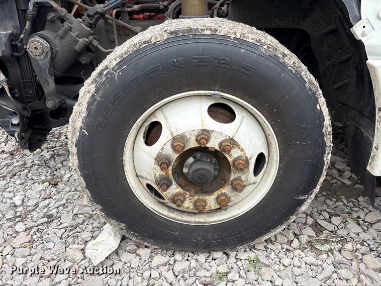 image for item YA6151 2018 International LT625 semi truck