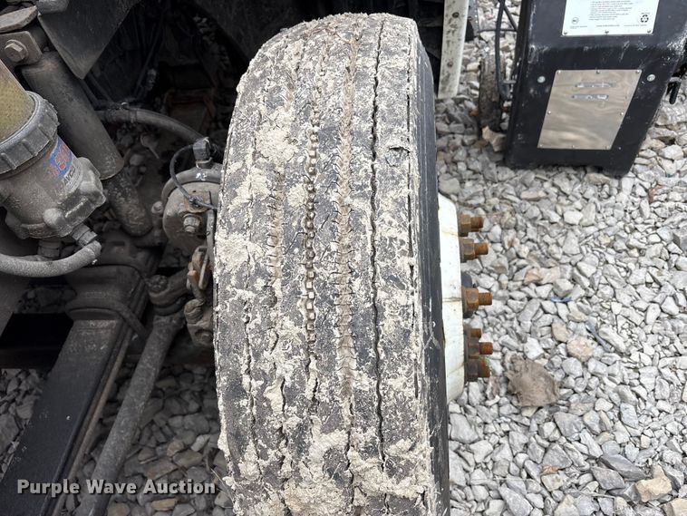 image for item YA6151 2018 International LT625 semi truck