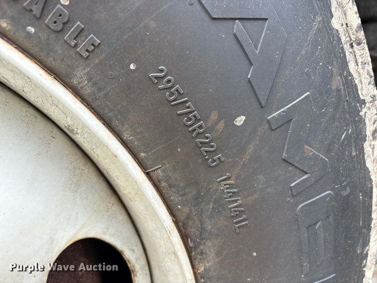 image for item YA6151 2018 International LT625 semi truck