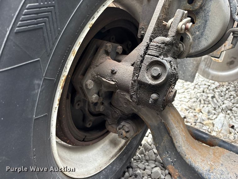 image for item YA6151 2018 International LT625 semi truck