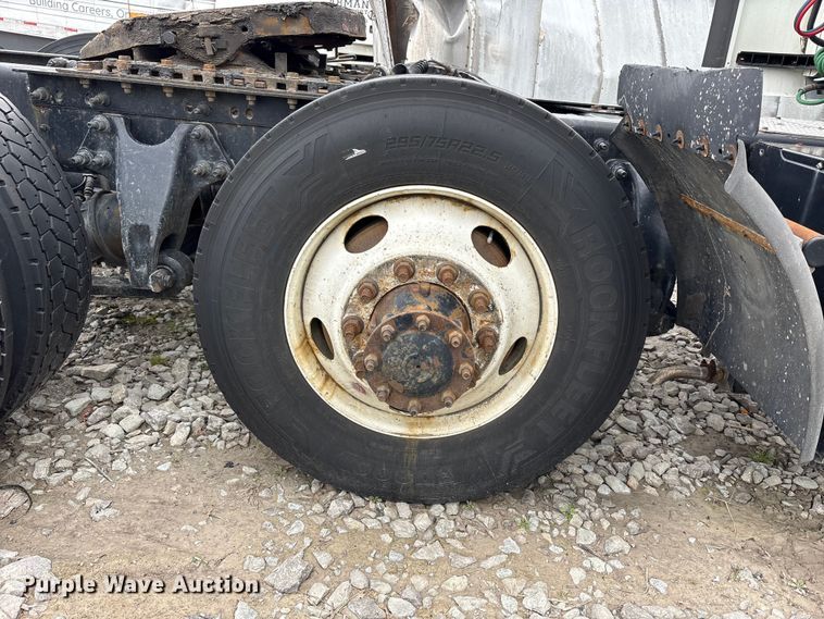image for item YA6151 2018 International LT625 semi truck