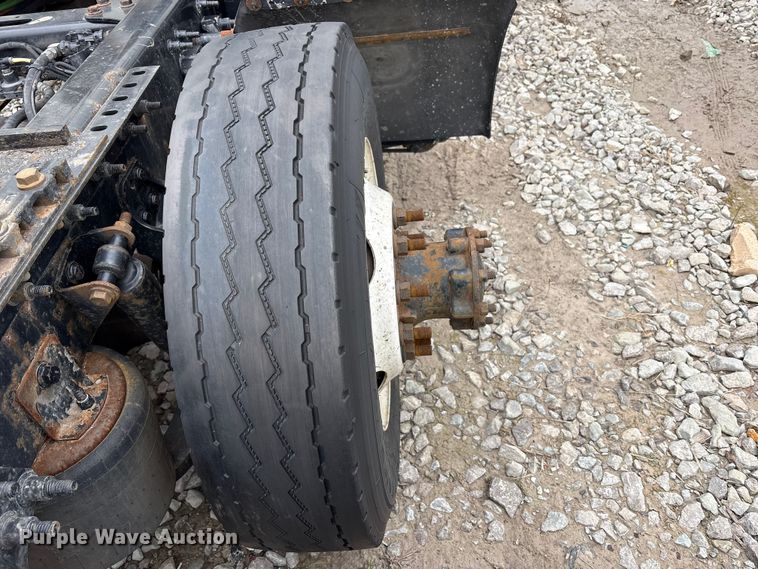 image for item YA6151 2018 International LT625 semi truck