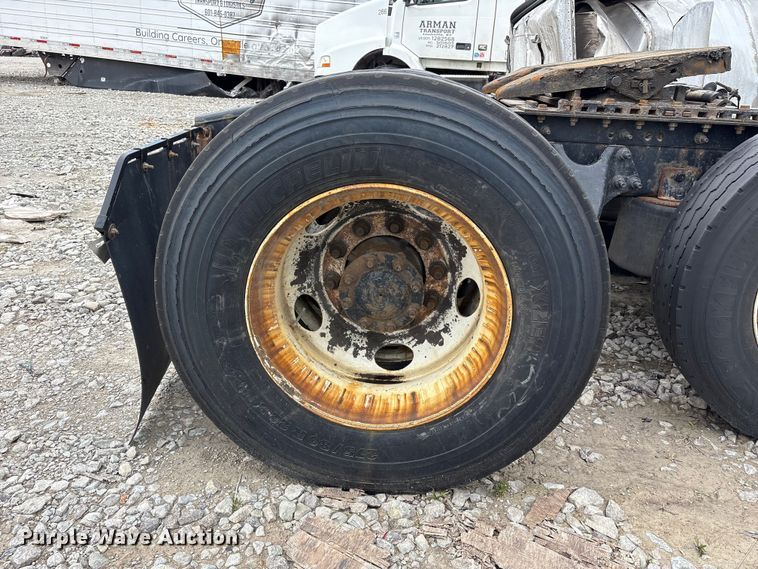 image for item YA6151 2018 International LT625 semi truck