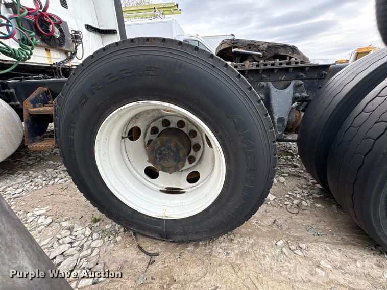 image for item YA6151 2018 International LT625 semi truck