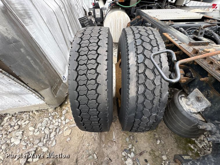image for item YA6151 2018 International LT625 semi truck