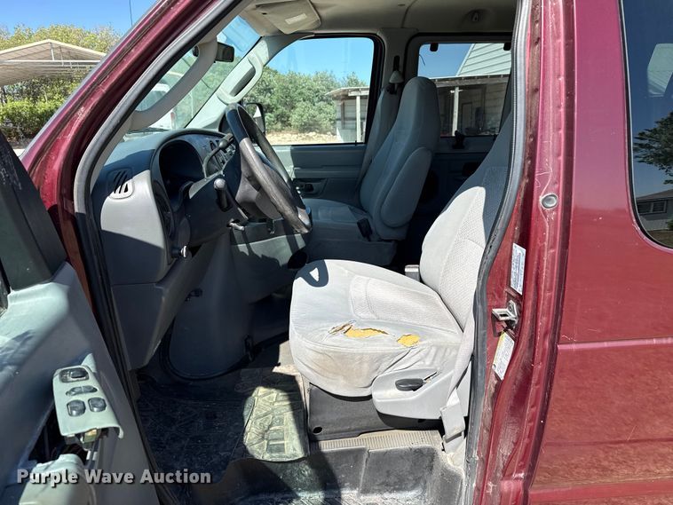 image for item DH1970 2006 Ford E350 Super Duty van