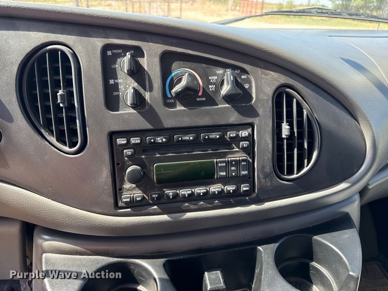 image for item DH1970 2006 Ford E350 Super Duty van