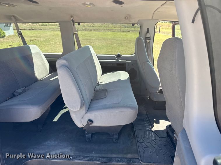 image for item DH1970 2006 Ford E350 Super Duty van