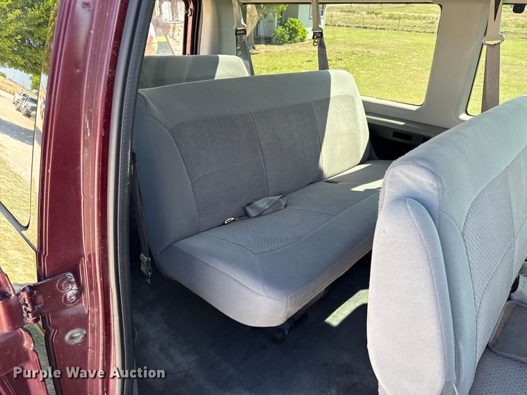 image for item DH1970 2006 Ford E350 Super Duty van