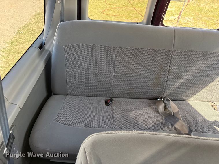image for item DH1970 2006 Ford E350 Super Duty van