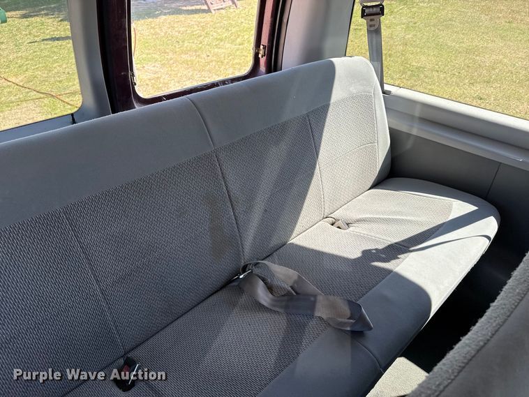 image for item DH1970 2006 Ford E350 Super Duty van