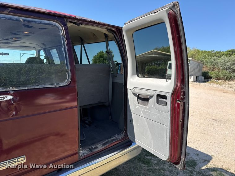 image for item DH1970 2006 Ford E350 Super Duty van