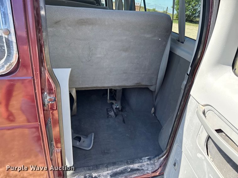 image for item DH1970 2006 Ford E350 Super Duty van
