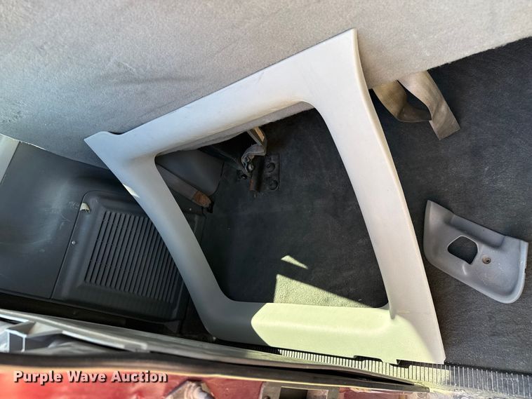 image for item DH1970 2006 Ford E350 Super Duty van