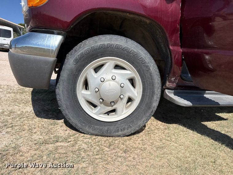 image for item DH1970 2006 Ford E350 Super Duty van