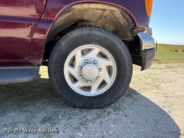 image for item DH1970 2006 Ford E350 Super Duty van