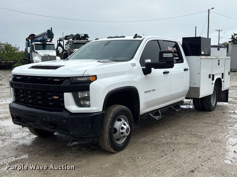 2020 Chevrolet Silverado 3500HD Crew Cab utility bed pickup truck
