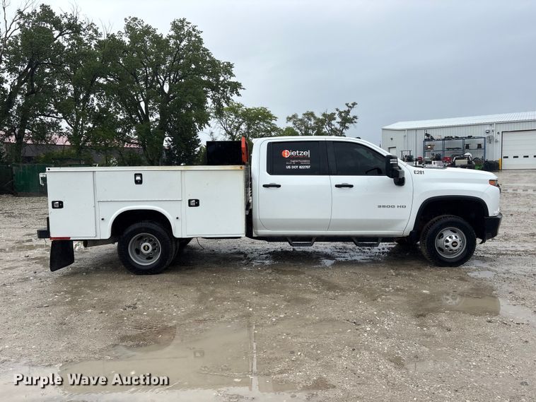 image for item DO5228 2020 Chevrolet Silverado 3500HD Crew Cab utility bed pickup truck