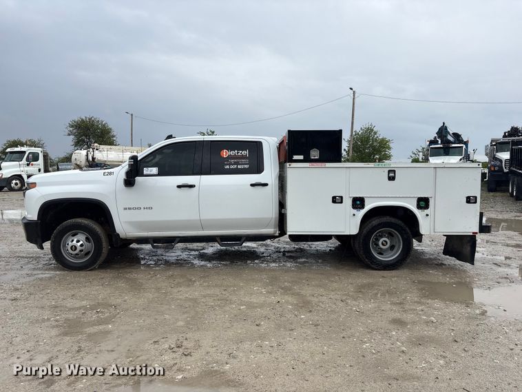image for item DO5228 2020 Chevrolet Silverado 3500HD Crew Cab utility bed pickup truck