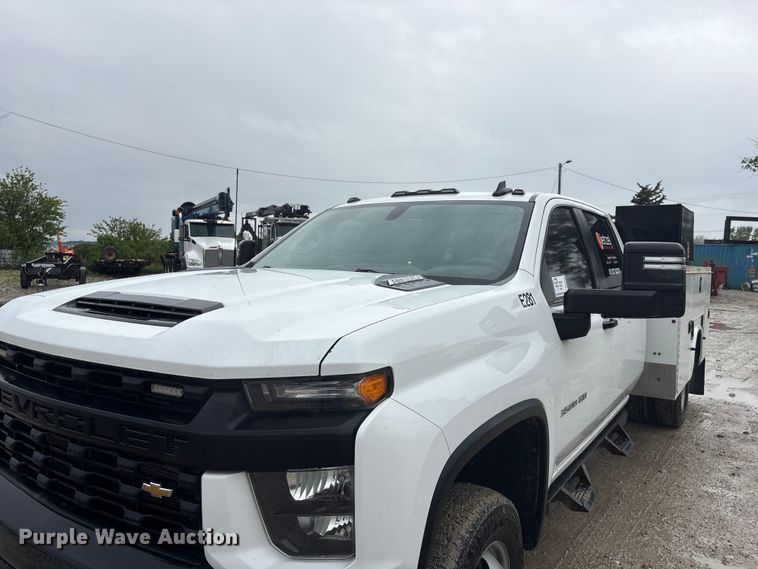 image for item DO5228 2020 Chevrolet Silverado 3500HD Crew Cab utility bed pickup truck