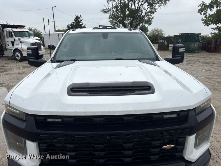 image for item DO5228 2020 Chevrolet Silverado 3500HD Crew Cab utility bed pickup truck