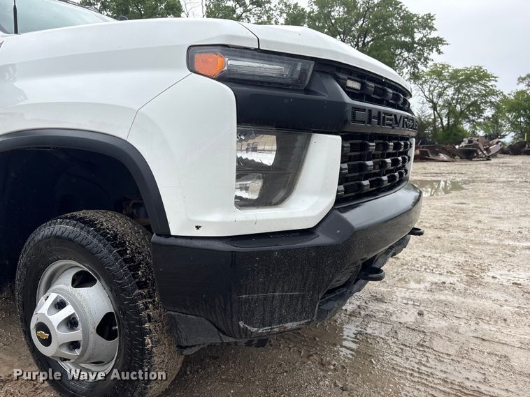 image for item DO5228 2020 Chevrolet Silverado 3500HD Crew Cab utility bed pickup truck