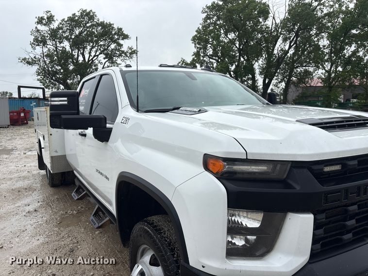 image for item DO5228 2020 Chevrolet Silverado 3500HD Crew Cab utility bed pickup truck