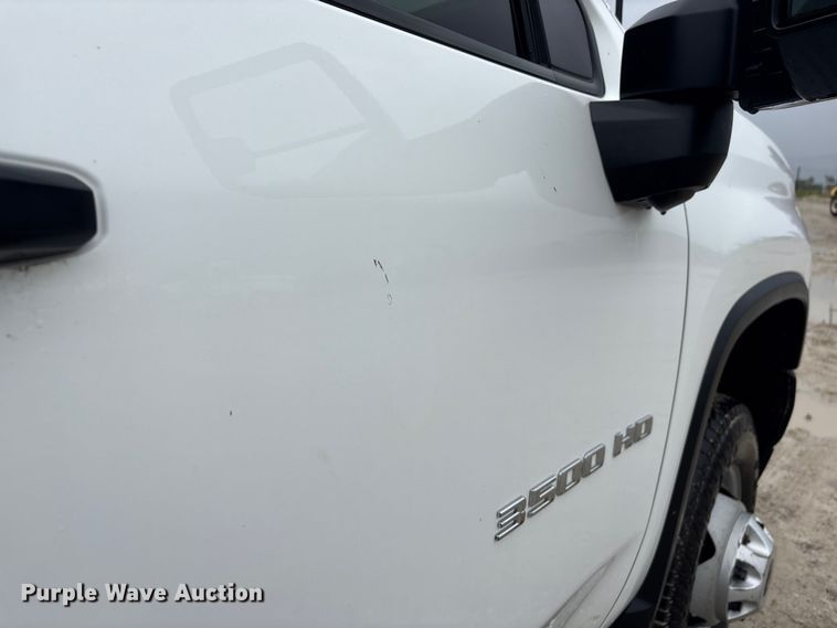 image for item DO5228 2020 Chevrolet Silverado 3500HD Crew Cab utility bed pickup truck