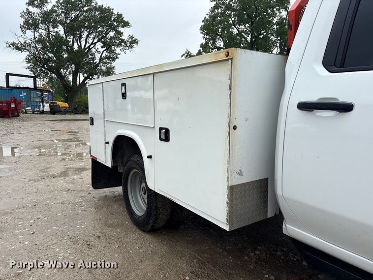 image for item DO5228 2020 Chevrolet Silverado 3500HD Crew Cab utility bed pickup truck