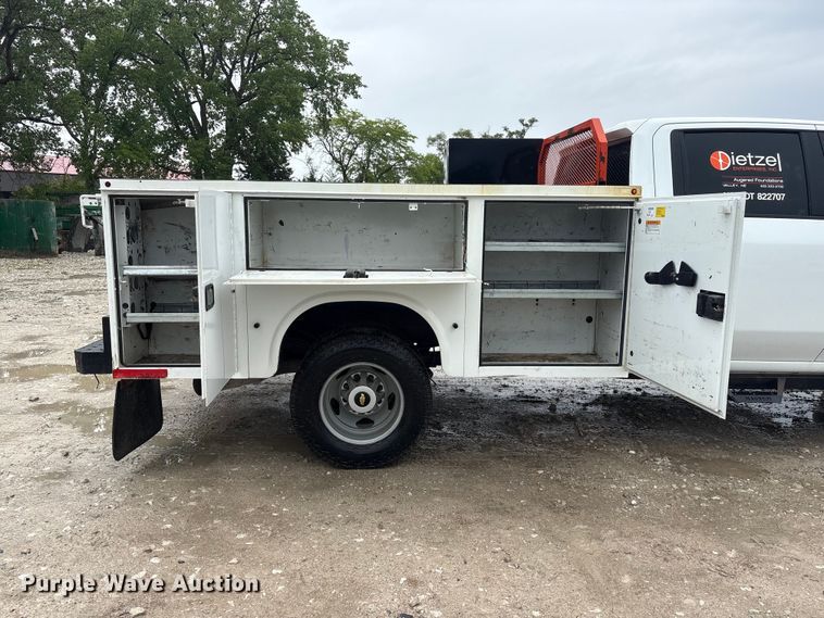 image for item DO5228 2020 Chevrolet Silverado 3500HD Crew Cab utility bed pickup truck