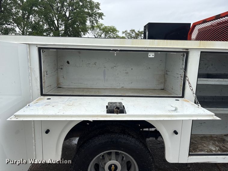 image for item DO5228 2020 Chevrolet Silverado 3500HD Crew Cab utility bed pickup truck