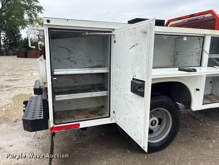 image for item DO5228 2020 Chevrolet Silverado 3500HD Crew Cab utility bed pickup truck