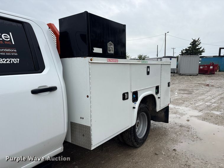 image for item DO5228 2020 Chevrolet Silverado 3500HD Crew Cab utility bed pickup truck