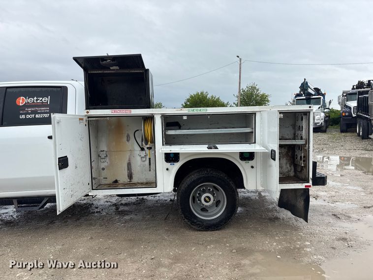 image for item DO5228 2020 Chevrolet Silverado 3500HD Crew Cab utility bed pickup truck
