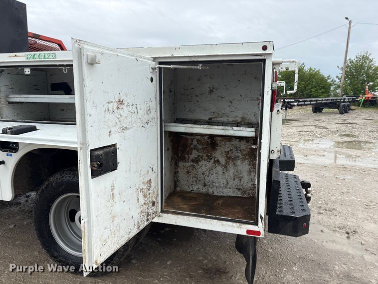 image for item DO5228 2020 Chevrolet Silverado 3500HD Crew Cab utility bed pickup truck