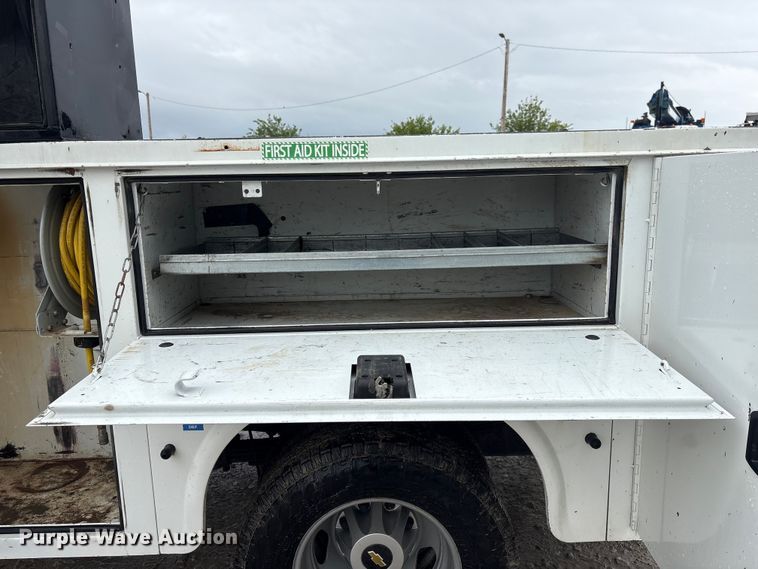 image for item DO5228 2020 Chevrolet Silverado 3500HD Crew Cab utility bed pickup truck