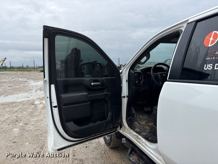 image for item DO5228 2020 Chevrolet Silverado 3500HD Crew Cab utility bed pickup truck