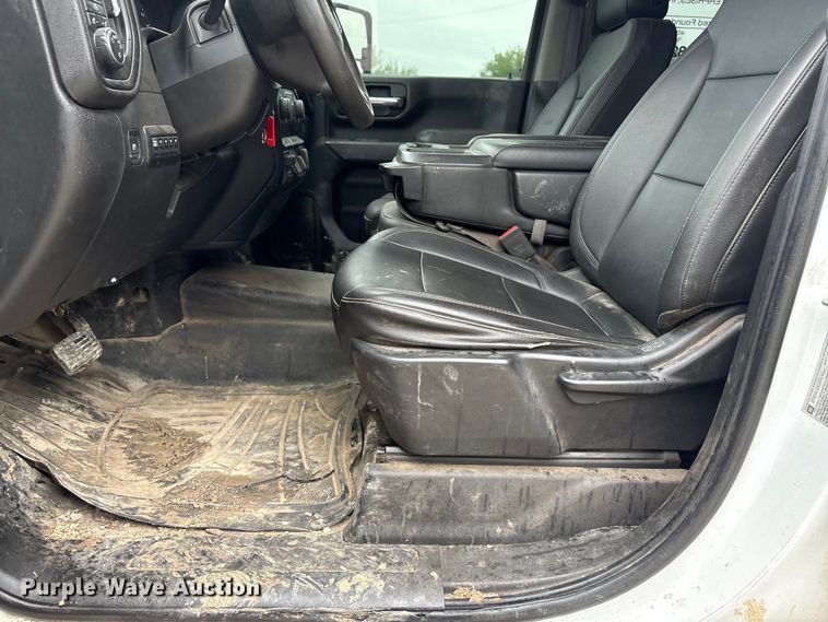 image for item DO5228 2020 Chevrolet Silverado 3500HD Crew Cab utility bed pickup truck