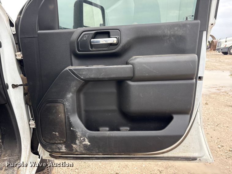 image for item DO5228 2020 Chevrolet Silverado 3500HD Crew Cab utility bed pickup truck