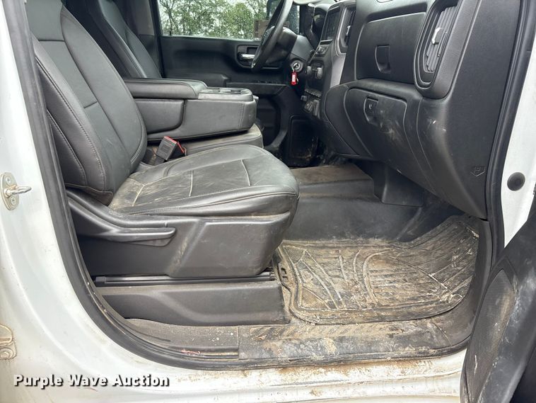 image for item DO5228 2020 Chevrolet Silverado 3500HD Crew Cab utility bed pickup truck