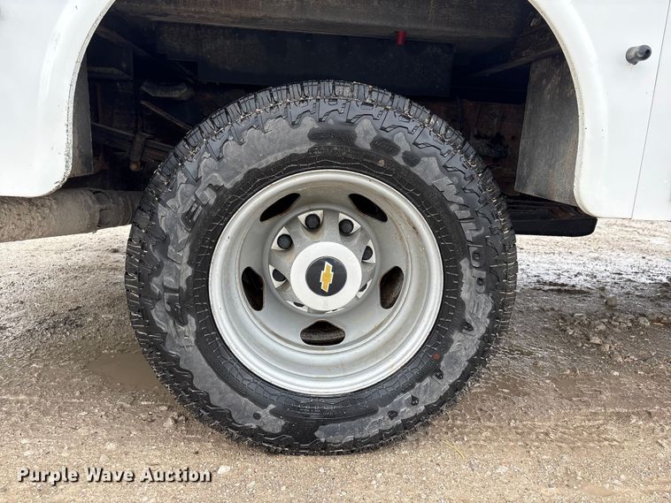 image for item DO5228 2020 Chevrolet Silverado 3500HD Crew Cab utility bed pickup truck