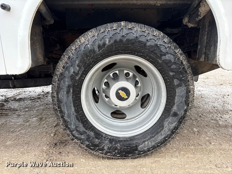 image for item DO5228 2020 Chevrolet Silverado 3500HD Crew Cab utility bed pickup truck