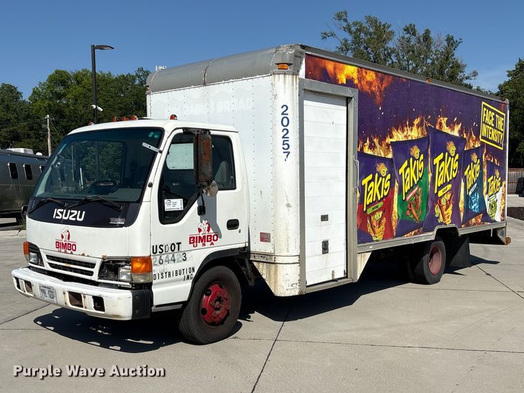 image for item DO5233 2000 Isuzu NPR box truck