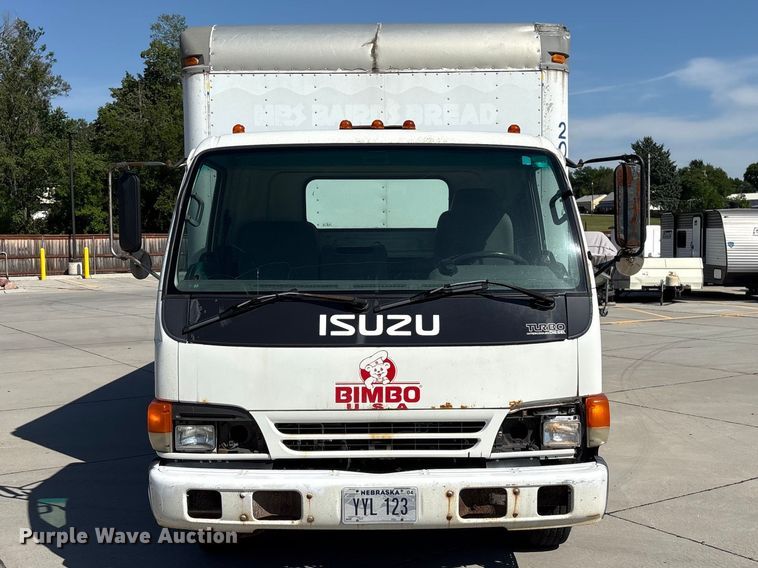 image for item DO5233 2000 Isuzu NPR box truck