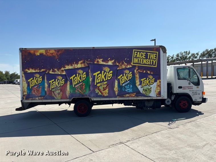 image for item DO5233 2000 Isuzu NPR box truck