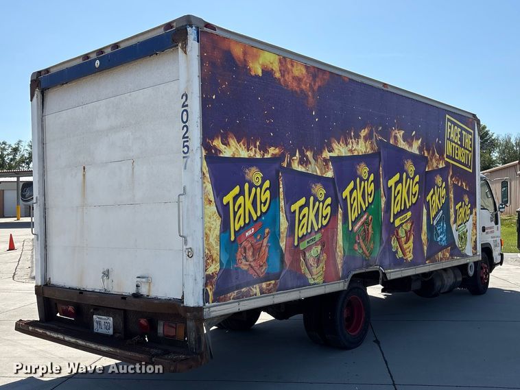 image for item DO5233 2000 Isuzu NPR box truck
